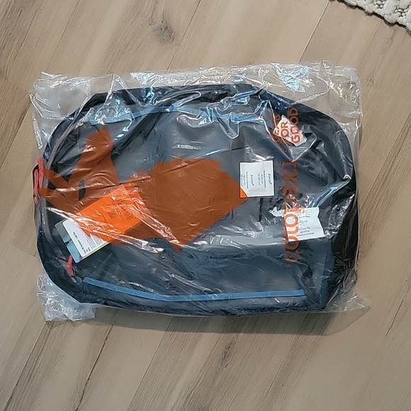 NWT Vaya 18L Backpack Cada Dia-Black - Picture 4 of 10